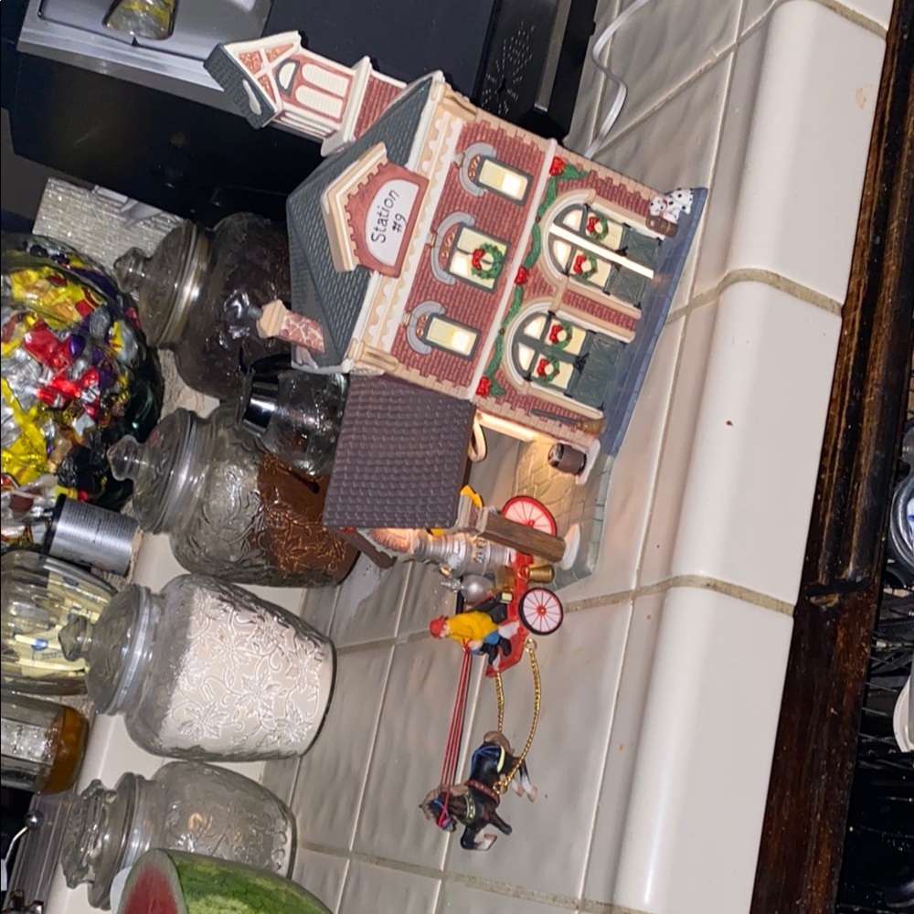 BX51 2002 Collectible Porcelain Santa’s Workplace Station #9 Festive - Picture 6 of 10